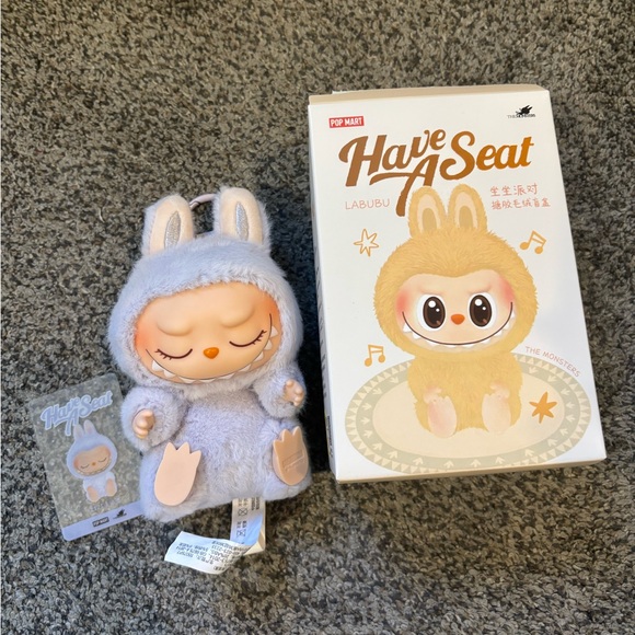 Pop Mart Have a Seat Labubu Zizi